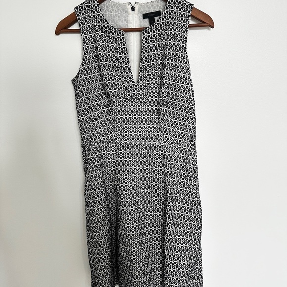 J. Crew Fit and Flare Eyelet Dress Pleated Pockets Sleeveless Black White Sz 4 - Picture 3 of 7